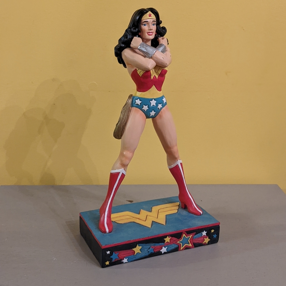 JIM SHORE Wonder Woman Maquette